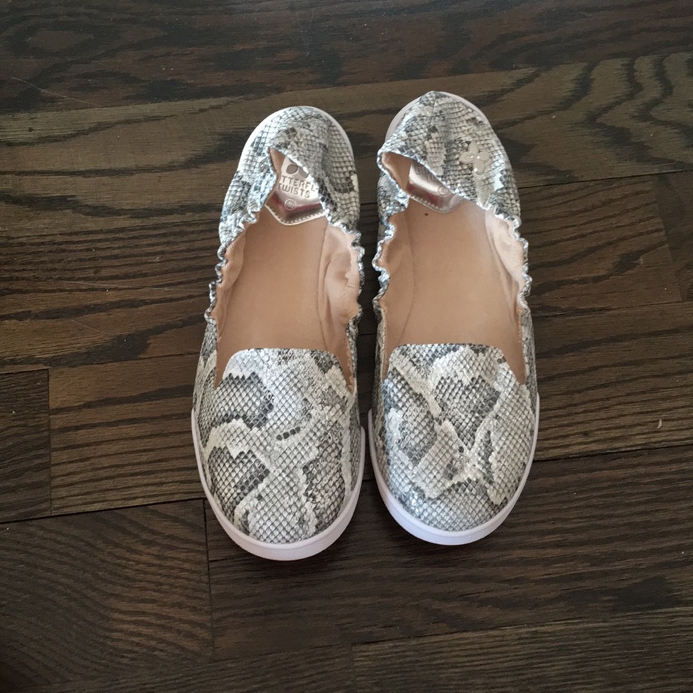 Shoes - Picture 2 of 4